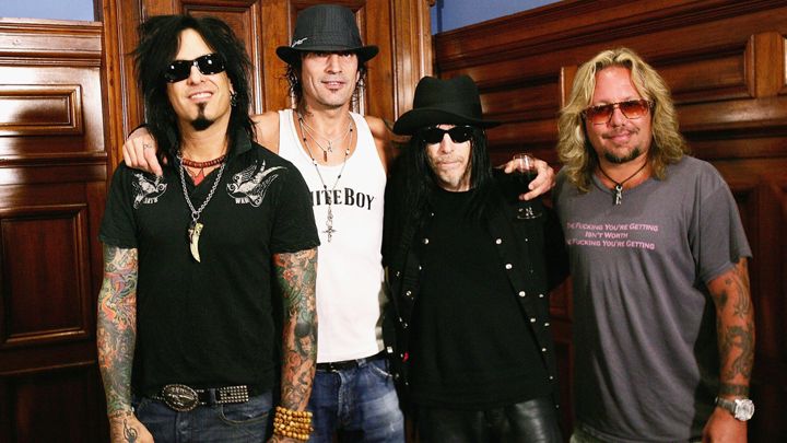 motley-crue-dirt